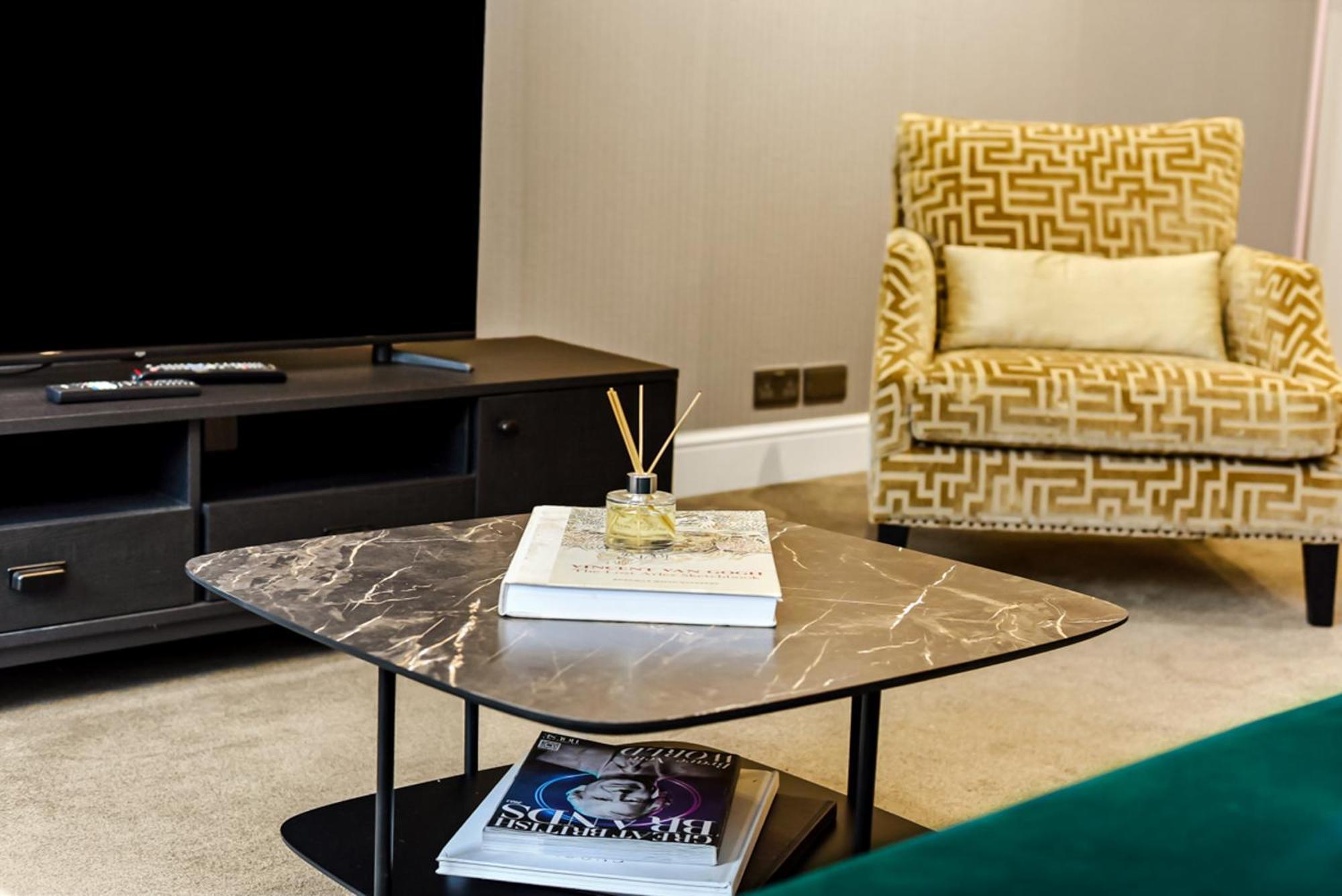 Mayfair With Private Terrace- 2 Bed Apartamento